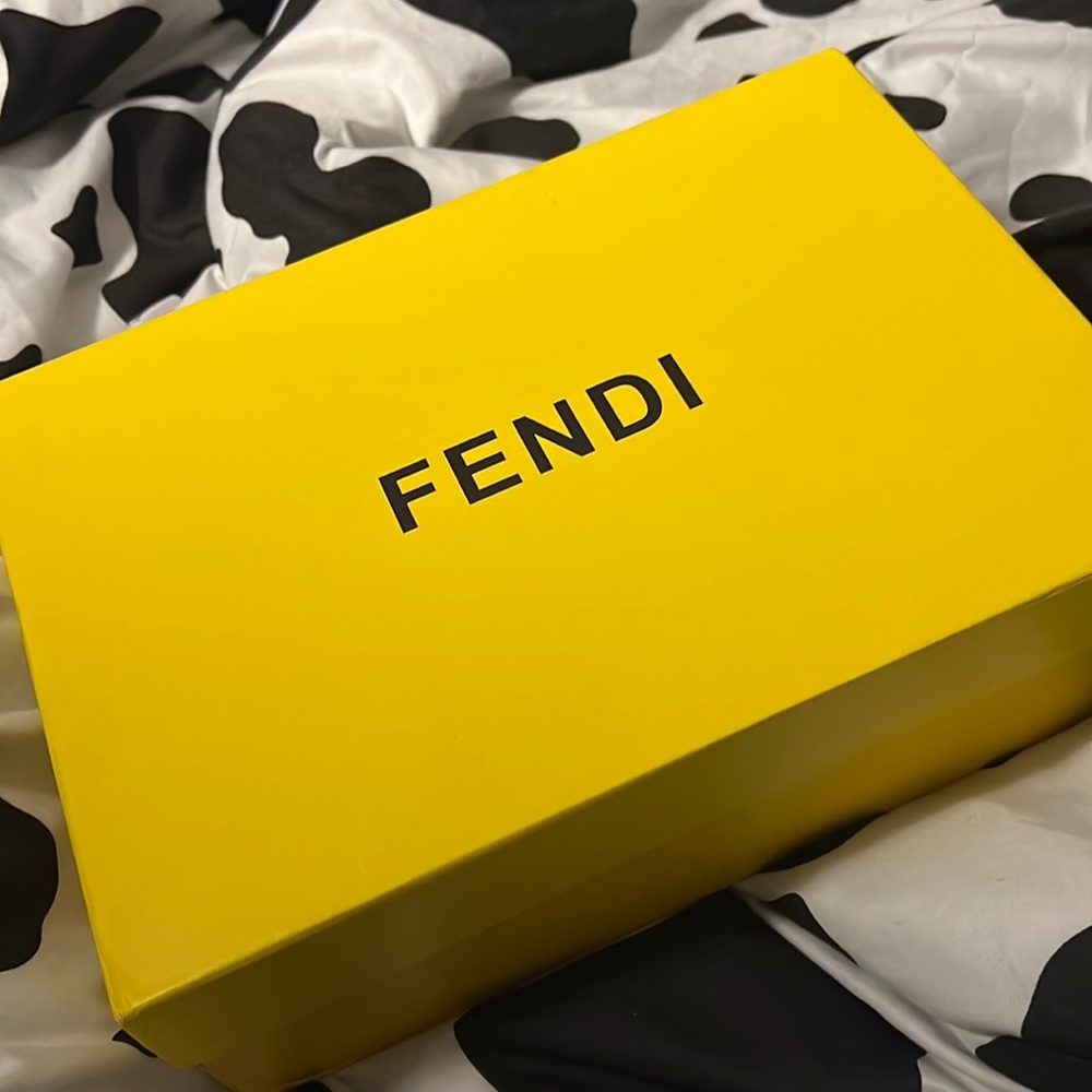 Fendi Match compact design sneakers.